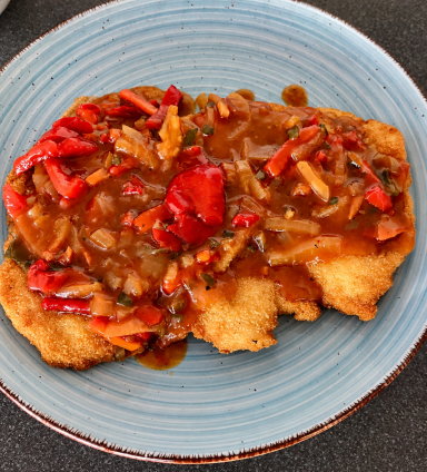 Schnitzel mit Paprikasoße in der Parksauna Trier