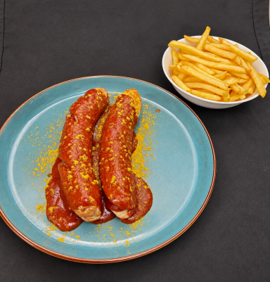 Currywurst mit Pommes in der Parksauna Trier